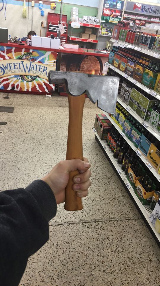 Hung Axe4